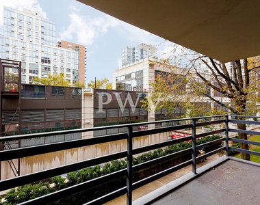 792 Columbus Avenue - Photo Thumbnail 4