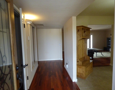 2101 S Hearthstone Avenue - Photo Thumbnail 3