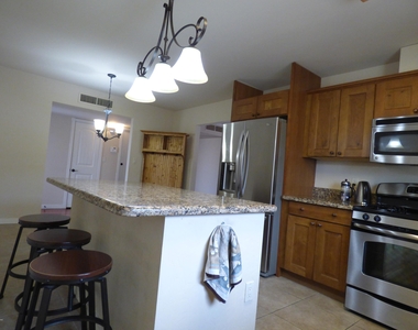 2101 S Hearthstone Avenue - Photo Thumbnail 7