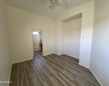 2450 W Glenrosa Avenue - Photo Thumbnail 6