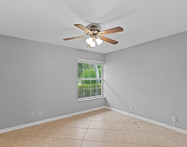 925 Foxpointe Circle - Photo Thumbnail 16