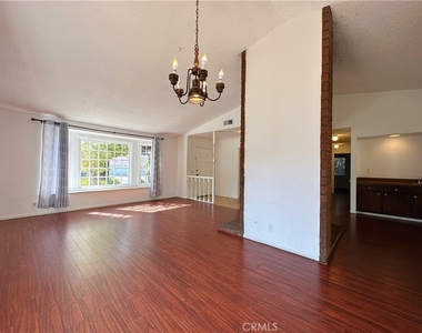 2112 Arcdale Avenue - Photo Thumbnail 7