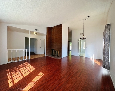 2112 Arcdale Avenue - Photo Thumbnail 6