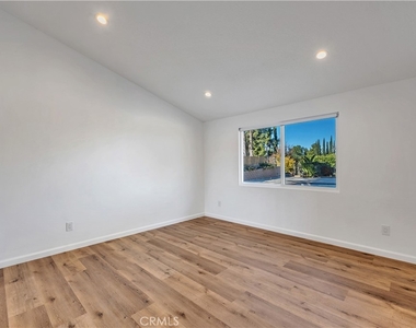 20739 Tiara Street - Photo Thumbnail 16