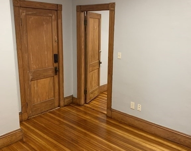 37 Whitten Street - Photo Thumbnail 6