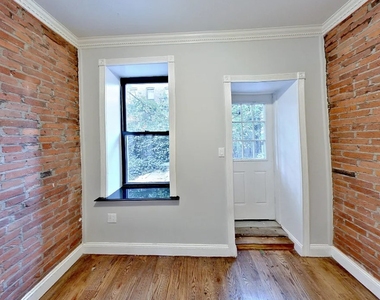 East 7th Street - Photo Thumbnail 2