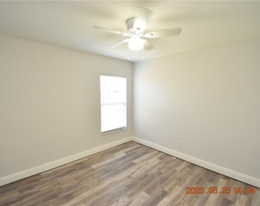 9304 N 20th Street - Photo Thumbnail 20