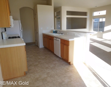 10515 Arbor Way - Photo Thumbnail 2