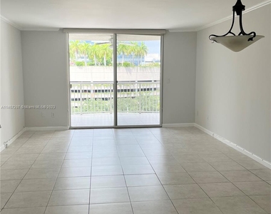 1420 Brickell Bay Dr - Photo Thumbnail 2