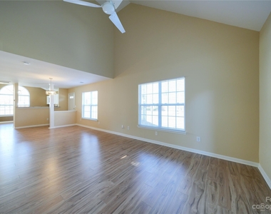 4521 Antelope Lane - Photo Thumbnail 4