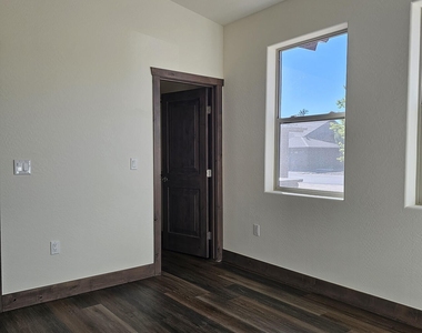 2860 W Villa Loop - Photo Thumbnail 9