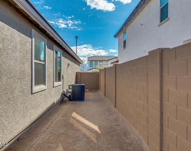 17552 W Hadley Street - Photo Thumbnail 27