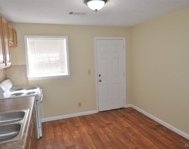 3393 Whiting Avenue - Photo Thumbnail 3