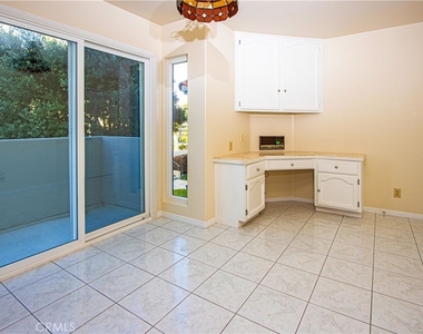 6035 Broadstone Circle - Photo Thumbnail 5