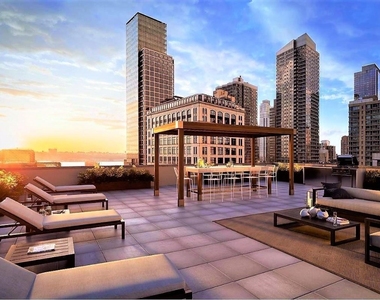 445 West 35th St #Penthouse - Photo Thumbnail 2