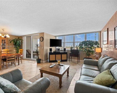 1410 S Ocean Dr - Photo Thumbnail 3