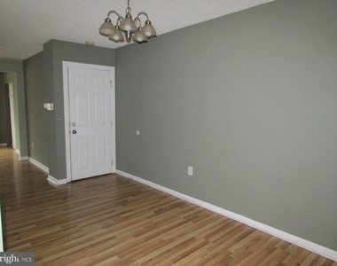 7814 Castor Ave - Photo Thumbnail 9