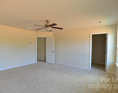 1842 Fleetwood Drive - Photo Thumbnail 12