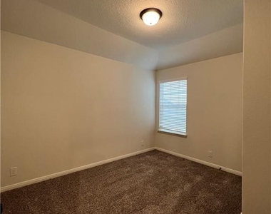 7610 Gramercy Way Way - Photo Thumbnail 25