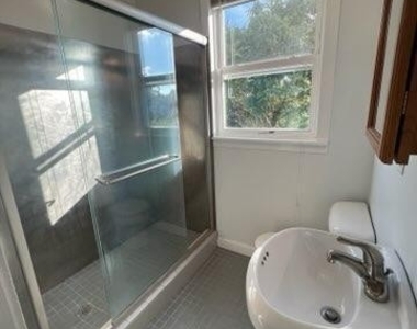 3215 Enyart Avenue - Photo Thumbnail 9