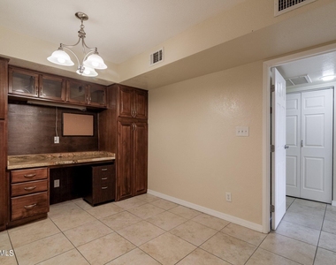 3601 W Tierra Buena Lane - Photo Thumbnail 7