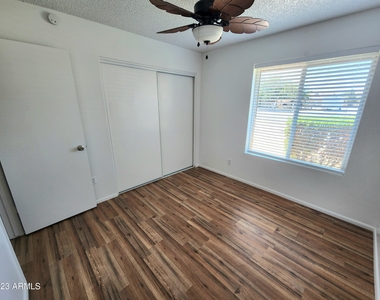 12621 N 20th Drive - Photo Thumbnail 12