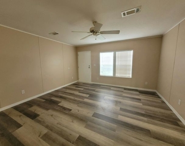 1707 Daffodil Ave - Photo Thumbnail 1