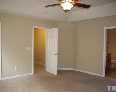 3039 Remington Oaks Circle - Photo Thumbnail 14