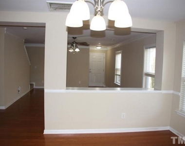 3039 Remington Oaks Circle - Photo Thumbnail 7