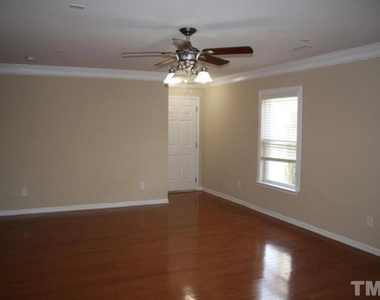 3039 Remington Oaks Circle - Photo Thumbnail 2