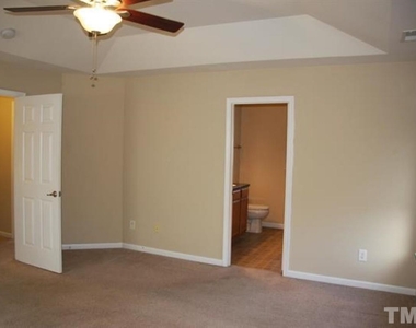 3039 Remington Oaks Circle - Photo Thumbnail 17