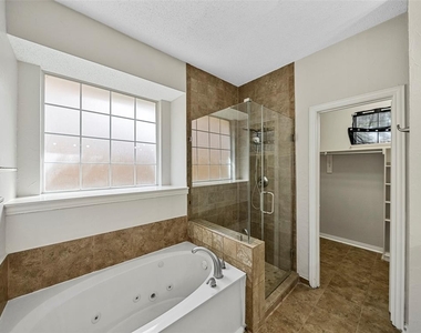 7216 Fair Valley Way - Photo Thumbnail 26