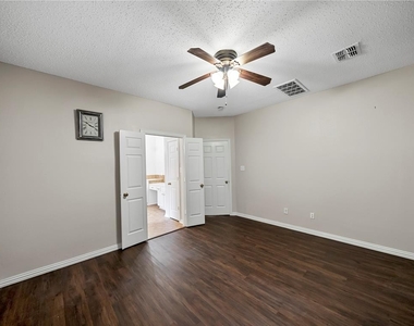 7216 Fair Valley Way - Photo Thumbnail 23