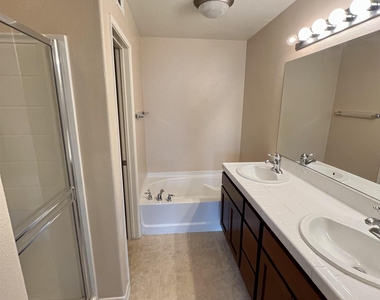 2705 White Pine Court - Photo Thumbnail 15