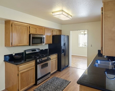 10641 Kinnard Ave - Photo Thumbnail 9