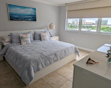 6917 Collins Ave - Photo Thumbnail 17