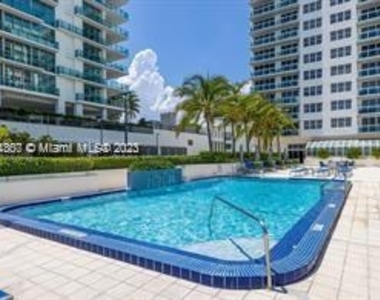 6917 Collins Ave - Photo Thumbnail 5