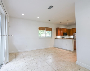 2947 Coconut Ave - Photo Thumbnail 16