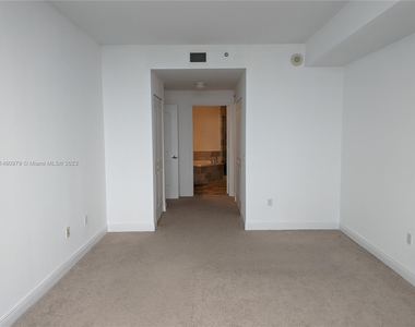 2681 N Flamingo Rd - Photo Thumbnail 2