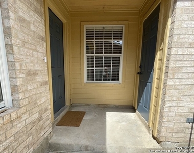 523 Clearfield Dr - Photo Thumbnail 7