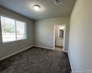 21539 Sir Walter Ln - Photo Thumbnail 8