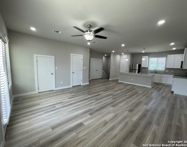 21539 Sir Walter Ln - Photo Thumbnail 3