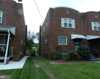 5333 Ames St Ne - Photo Thumbnail 0