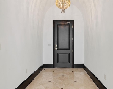 2828 Peachtree Road Nw - Photo Thumbnail 2