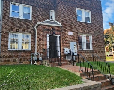 1601 E St Ne - Photo Thumbnail 2