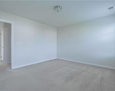 1125 Westminster - Photo Thumbnail 17