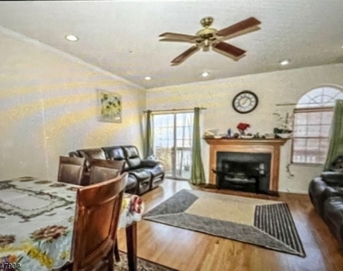 1080 Oakcroft Ln - Photo Thumbnail 3