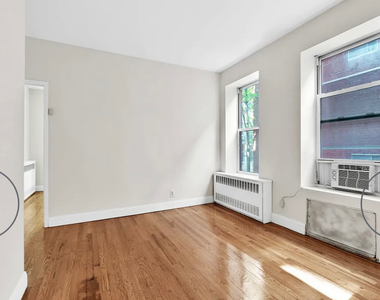 226 East 25th Street - Photo Thumbnail 6