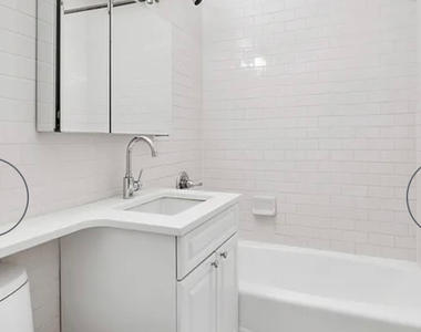 226 East 25th Street - Photo Thumbnail 3