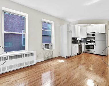 226 East 25th Street - Photo Thumbnail 4